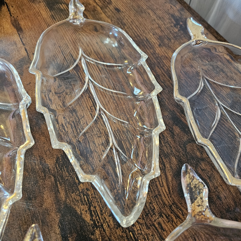 Source Unknown Transparent Leaf Glass Plates - Picture 8 of 17